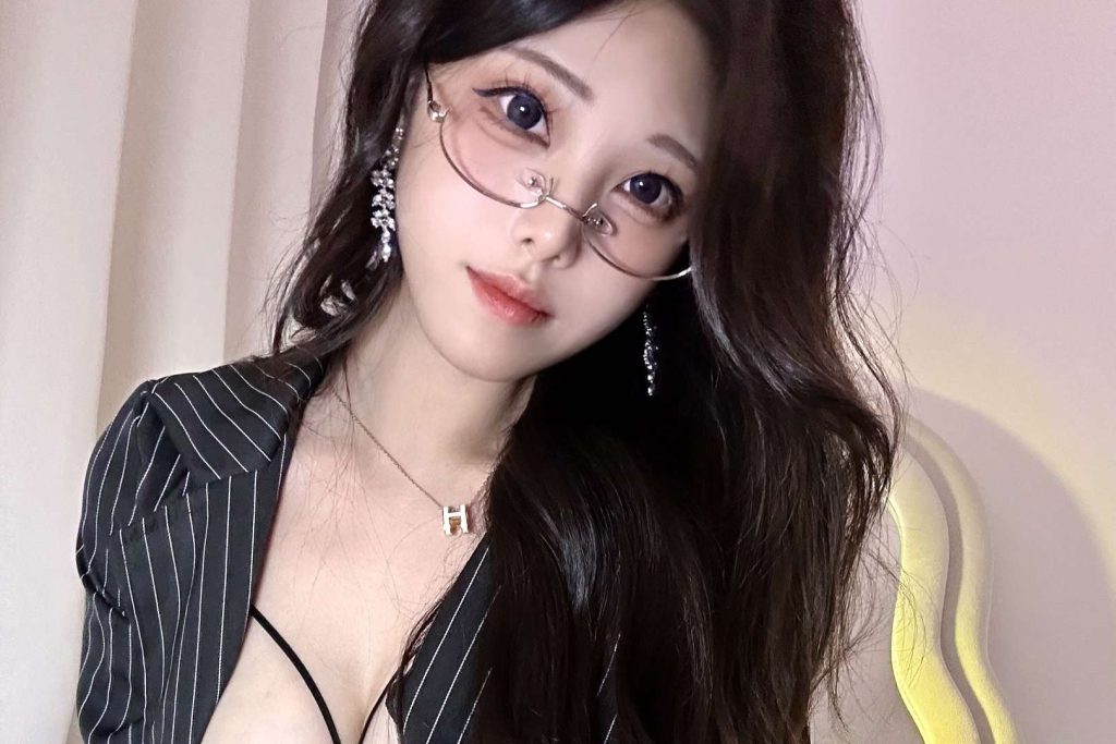 蜜汁猫裘 职场ol 浪漫场景定制 [36P-5V-979MB]-绅士网