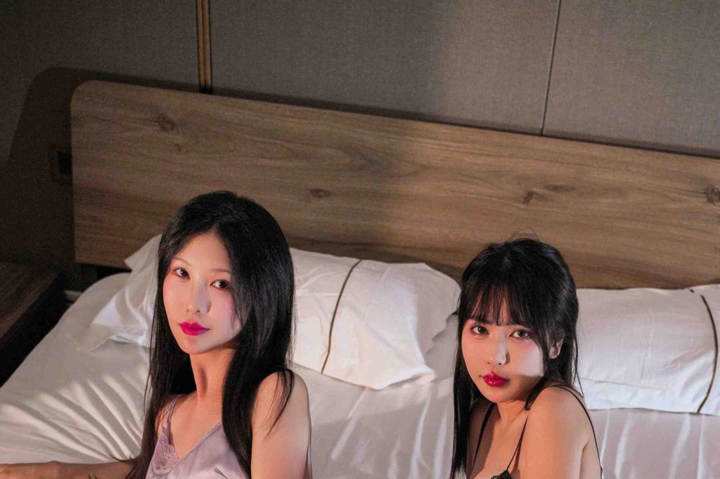 Tina很妖孽呀 &抖娘利世 涩涩闺蜜 [99P-1V-2.41GB]-绅士网